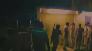 शाही रेस्ट हाउस में चल रहे एक बड़े अंतरजिला देह व्यापार रैकेट का पुलिस ने भंडाफोड़ किया है। पुलिस अधीक्षक के आदेश पर बुधवार की रात डीएसपी 1 अमित कुमार और सकरी थाना पुलिस के नेतृत्व में मधुबनी सकरी के एनएच-27 पर हुई छापेमारी में 5 नाबालिगों सहित 7 युवतियों को आपत्तिजनक स्थिति में रेस्क्यू किया है।