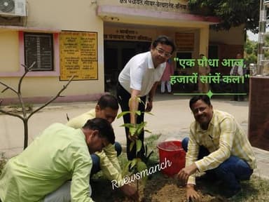 बलिया ज़िला विश्व #पर्यावरण #दिवस पर #सीयर #ब्लॉक परिसर में #हरियाली की नई शुरुआत हुई। #बीडीओ सूर्य प्रकाश के नेतृत्व में आम सहित विभिन्न फलदार पौधों का रोपण किया गया। पौधे सिर्फ लगाए ही नहीं गए, बल्कि आने वाली पीढ़ियों के लिए स्वच्छ और हरित भविष्य का संकल्प भी लिया गया।
"एक पौधा आज, हजारों सांसें कल।"
#nonfollowersviewers #rnewsmanch #followerseveryone #hilightsシ #BalliaNews
#WorldEnvironmentDay #PlantationDrive #GreenFuture #SaveEnvironment #HaritBharat #SiarBlock #TreePlantation #GoGreen #EnvironmentDay2026 #Ballia #BeltharaRoad #GreenMission #NatureFirstव्यंग्यात्मक
"पर्यावरण दिवस पर पौधे भी लग गए, अब बस इन्हें, फोटो खिंचवाने के बाद भूल न जाएं तो हरियाली सचमुच लौट आए!"