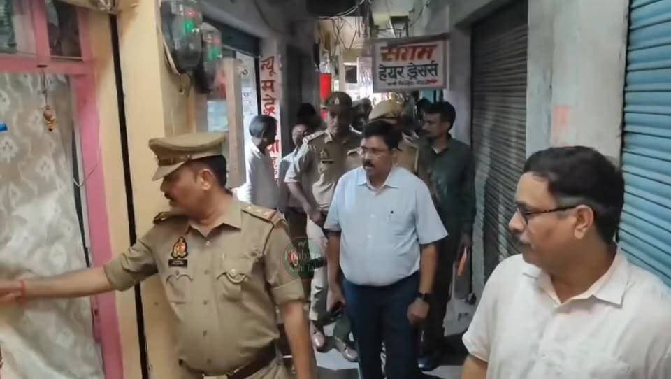 #अली बिल्डिंग का गहन निरीक्षण, आग से बचाव के उपायों और सुरक्षा मानकों की जांच
#MauNews #FirePrevention #SafetyInspection #AliBuilding Khabare Abhi Tak #khabareabhitakmau