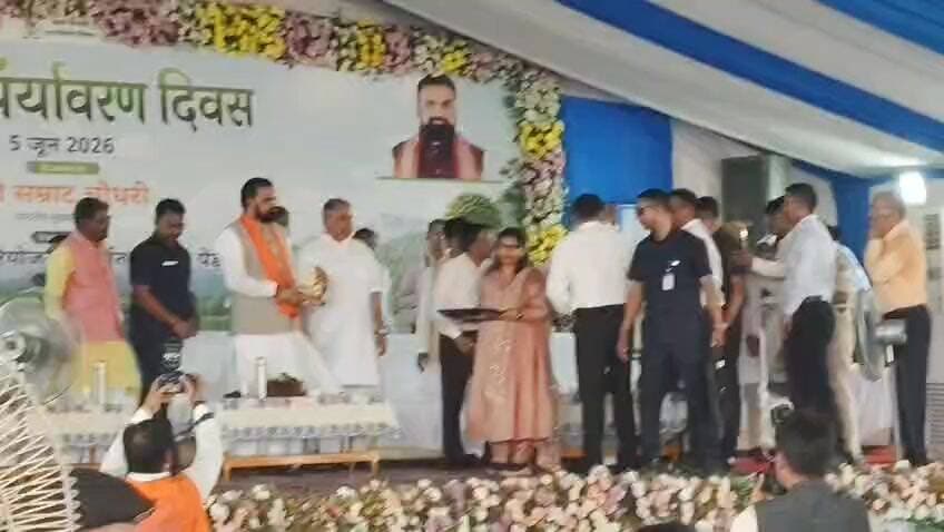 BREAKING : विश्व पर्यावरण दिवस पर CM सम्राट चौधरी के हाथों सम्मानित हुए किसान भूषण भिखारी मेहता, एक साल में पांच लाख पौधा उत्पादन के लक्ष्य पर मिला सम्मान
#ekpedmaakenaam #SupaulNews #Chhatapur #विश्व_पर्यावरण_दिवस #vairal #bhimnagar #fbreels #viralreels #followerseveryone #bihar #birpur #supaul #CM #samratchoudhary #highlights #followers District Administration Supaul Breaking News Samrat Choudhary Niraj Kumar Singh Supaul NEWS7