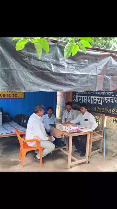 #आज चुनाव की तैयारी के सिलसिले में जनसंपर्क कार्यक्रम के अंतर्गत प्रबुद्ध वर्ग के साथियों के साथ मुलाकात की। इस कड़ी में आज फिर से अधिवक्ता साथियों से संपर्क किया। अब्दुल हफीज गांधी