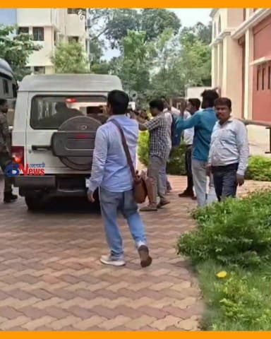 জমি দখল ও তোলাবাজির অভিযোগে প্রাক্তন তৃণমূল নেতা নবু গোয়ালা গ্রেফতার, তদন্তে পুলিশ
#JhargramNews #WestBengalUpdates #LocalNewsIndia #BreakingNewsUpdate #NewsReport #CurrentAffairsIndia #PublicInterestNews #RegionalNews #CommunityUpdates #DailyNewsCoverage