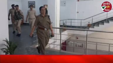 डीजीपी तदाशा मिश्रा पलामू पहुंचीं। अपने इस महत्वपूर्ण दौरे के दौरान उन्होंने पलामू प्रमंडल के तीनों जिलों—पलामू, गढ़वा और लातेहार की कानून-व्यवस्था, अपराध नियंत्रण और नक्सल विरोधी अभियानों की विस्तृत समीक्षा की।