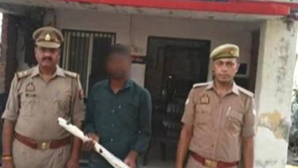 घूरपुर पुलिस का बड़ा एक्शन, पत्थर से सिर कुचलकर मारने वाला शातिर अपराधी गिरफ्तार,भेजा गया जेल..!
#prayagrajnews #prayagrajpolice #ViralNewsUpdate #NewsUpdate #upindia24