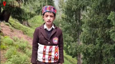 राजकीय प्राथमिक विद्यालय रेई के छोटे बच्चों को स्थानीय पंगवाली भाषा में पर्यावरण संरक्षण के महत्वपूर्ण संदेश से जोड़ें, जो उन्हें बेहतर भविष्य की दिशा में सशक्त बनाए। 🌟🌱🌿🌻🎉