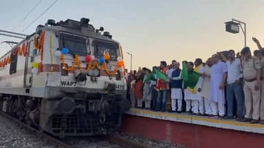 ऊना....
* सांसद अनुराग ठाकुर ने दिखाई गुरुमुखी एक्सप्रेस ट्रेन को हरी झंडी
* अंब अन्दौरा -कोलकाता जाएगी ट्रेन