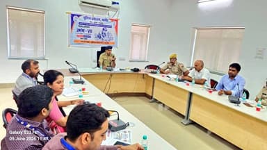 #NAGAURPOLICE
#SP Office Nagaur
• पुलिस मुख्यालय के निर्देशानुसार बालश्रम, बंधुआ मजदूरी एवं मानव दुव्र्यापार (बाल तस्करी/मानव तस्करी) की रोकथाम हेतु विशेष अभियान *‘‘ऑपरेशन उमंग-7‘‘ दिनांक 01.06.2026 से 30.06.2026 तक आयोजित।*
• *‘‘ऑपरेशन उमंग-7‘‘* को सफल बनाने हेतु आज कार्यालय सभागार में बैठक का आयोजन किया गया।
• बैठक में अन्य प्रशासनिक विभागों के अधिकारियों, एन.जी.ओ. एवं थानास्तरीय नियुक्त बाल कल्याण पुलिस अधिकारियों ने भाग लिया।
• बालश्रम, भिक्षावृति एवं मानव दुव्र्यवहार अपराधों की रोकथाम हेतु आवश्यक दिशा निर्देश दिये गये।
• आमजन से अपील की जाती है कि बालश्रम, भिक्षावृति एवं मानव दुव्र्यवहार अपराधों की जानकारी मिलने/देखने पर कार्यवाही हेतु संबंधित पुलिस थाने/मानव तस्करी विरोधी यूनिट को सूचना देें।
• बालश्रम, भिक्षावृति एवं मानव दुव्र्यवहार अपराधों की जानकारी मिलने/देखने पर कार्यवाही हेतु संबंधित पुलिस थाने/मानव तस्करी विरोधी यूनिट (मोबाईल नं. 9079991738) को सूचना देें।
• साथ ही चाईल्ड हैल्पलाईन 1098, आपातकालीन पुलिस हैल्पलाईन 112 एवं महिला हैल्पलाईन नं. 181 पर सूचना दें।
@IgpAjmer
@PoliceRajasthan