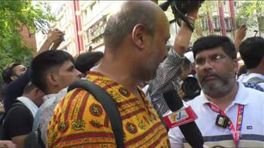 दिल्ली के जंतर-मंतर बना आंदोलन का केंद्र, अपनी मांगों को लेकर डटे CJP समर्थक।
#CockroachJantaParty #CJP #JantarMantar #DelhiProtest #Delhi #BreakingNews #LiveUpdate #AbhijeetDipke #Students #Education #NEET #CBSE #Trending #Viral #HindiNews #NewsUpdate #Protest #India #GroundReport #LiveNews