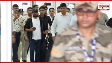 🚶♂️🔥 हजारों किलोमीटर की यात्रा के बाद अब दिल्ली की दहलीज पर पहुंच चुके हैं अभिषेक दीप!
क्या जंतर-मंतर से उठेगी वह आवाज़ जो पूरे देश को सुनाई देगी?
पूरा वीडियो देखकर बताइए — क्या युवाओं की यह मुहिम बदलाव ला पाएगी?
#AbhishekDeep #DelhiJantarMantar #YouthVoice #PadYatra #ViralNews #GroundReport #NetworkHindustan #CJP
