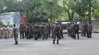आज देश में पहला Gen-Z विरोध प्रदर्शन आयोजित किया जा रहा है, जिसमें कॉकरोच जनता पार्टी को जंतर-मंतर, दिल्ली में प्रदर्शन की अनुमति दी गई है। पार्टी के फाउंडर अभिजीत दिल्ली पहुंच गए हैं। #GenZ #cockroachjantaparty