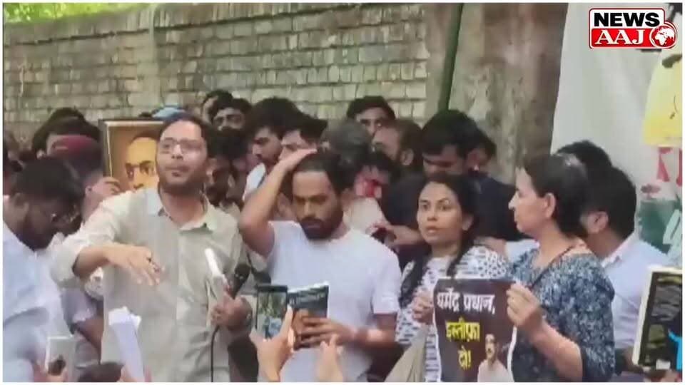 दिल्ली के जंतर-मंतर पर कॉकरोच जनता पार्टी का प्रदर्शन, चीफ अभिजीत दिपके रहे मौजूद #CockroachJantaPartyProtest
#AbhijeetDipke
#JantarMantarProtest
#DelhiProtest
#PoliticalDemonstration
#CockroachJantaParty
#AbhijeetDipkeAtJantarMantar
#ProtestAtJantarMantar
#DelhiPolitics
#BreakingNews