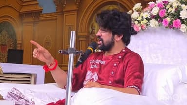 "हम राजकोट कथा सुनाने नहीं, हिंदुओं को जगाने आए हैं..." बागेश्वर धाम सरकार
सौराष्ट्र की धरती राजकोट से बागेश्वर सरकार की बड़ी हुंकार!
कथा के प्रथम दिवस बागेश्वर सरकार ने हिंदू समाज को एकजुट रहने और सतर्क रहने का संदेश देते हुए कहा कि आने वाले समय की चुनौतियों का सामना केवल संगठित समाज ही कर सकता है।
उन्होंने कहा कि आज लव जिहाद, लैंड जिहाद और थूक जिहाद जैसे मुद्दों के बीच अब "दोस्ती जिहाद" जैसा नया ट्रेंड भी सामने आ रहा है, जिससे हिंदू समाज को सतर्क रहने की आवश्यकता है।
बागेश्वर सरकार ने स्पष्ट कहा—
"हम किसी धर्म के विरोधी नहीं हैं, लेकिन समाज की सुरक्षा और एकता सबसे जरूरी है।"
राजकोट की पावन धरती से उन्होंने हिंदुओं से आह्वान किया कि यदि समाज जागरूक और संगठित रहेगा, तो कोई भी उसकी शक्ति को चुनौती नहीं दे सकेगा।
🔥 क्या आप बागेश्वर सरकार की इस बात से सहमत हैं? अपनी राय कमेंट में जरूर दें।
✍️ कलम की ताकत, जनता की आवाज़
📰 बुंदेली भौकाल न्यूज़
#BageshwarDham #DhirendraShastri #RajkotKatha #HinduEkta #BageshwarSarkar #SanatanDharma #Rajkot #Gujarat #TrendingNews #ViralNews #BundeliBhaukaal #HinduSamaj #LatestNews #indianews