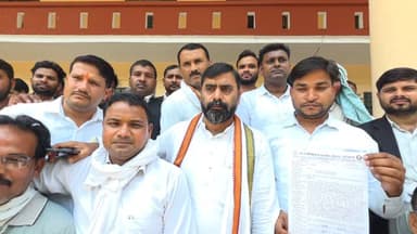 चायल तहसील में अधिवक्ताओं का प्रदर्शन 🚨 अधिवक्ताओं ने खोल दी लेखपाल व कानून गो की पोल
लेखपाल की कथित मनमानी और अवैध वसूली के आरोपों से नाराज अधिवक्ताओं ने चायल तहसील परिसर में जोरदार प्रदर्शन किया। अधिवक्ताओं ने प्रशासन से मामले की निष्पक्ष जांच कर दोषियों पर कार्रवाई की मांग की। बार एसोसिएशन चायल के महामंत्री अजीत सिंह ने भी अधिवक्ताओं की समस्याओं को लेकर अपनी बात रखी।
⚖️ अधिवक्ताओं का आरोप— जनता और वादकारियों से अनावश्यक धन उगाही की जा रही है, जिससे लोगों को परेशानी का सामना करना पड़ रहा है।
#Kaushambi #Chayal #ChayalTehsil #AdvocatesProtest #BarAssociation AjitSingh Lekhpal RevenueDepartment UPNews KaushambiNews BreakingNews LawyersProtest TehsilChayal Justice Corruption UttarPradesh HindiNews LocalNews PublicIssue Administration ViralNews BharatNews Advocate Protest LatestNews NewsUpdate UPGovernment Tehsil KaushambiUpdates Breaking
@myogiadityanath @UPGovt @dm_kaushambi @Uppolice @ChiefSecy_UP @InfoDeptUP @DDNewslive @PIB_India @ANI @PTI_News @aajtak @ABPNews @News18India @ZeeNews @AmarUjalaNews @JagranNews @htTweets @TOIIndia @XCorpIndia