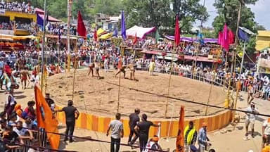 गंगथ के विशाल दंगल का आज चौथा दिन
पूरे देश से नामी पहलवान ले रहे दंगल में भाग
हजारों की संख्या में कुश्ती प्रेमी ले रहे कुश्तीयों का आनंद