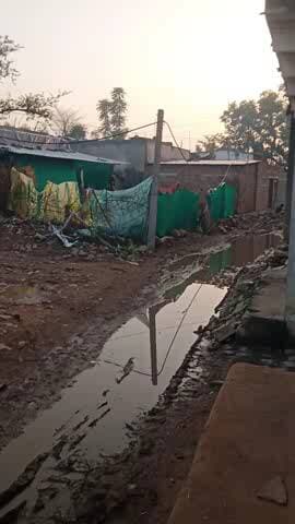 #ग्राम #पिपलिया नग्गा में बहुत #कीचड़ होने के #कारण लोगों को निकालने मे बहुत #कठिनाई देखनी पडी#
