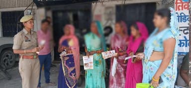 मिशन शक्ति फेज-05 अभियान के तहत थाना असोहा की मिशन शक्ति टीम द्वारा भ्रमणशील रहते हुए महिलाओं को नारी सशक्तिकरण,विभिन्न हेल्पलाइन नंबरऔर सोशल मी़डिया के प्रयोग से संबंधित की जानकारी दी गई । #UPPCares #MissionShakti5 #नारी_सुरक्षा_सम्मान_स्वाव
@Igrangelucknow https://t.co/YyBNbWxGvv