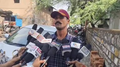 रीवा में पूर्व सैनिक का सनसनीखेज आरोप: खुद को कमांडो बताने वाले शख्स पर भूमाफिया होने और परिवार पर जानलेवा हमला कराने का आरोप हालांकि की इन आरोपी की पृष्टि हम नही करते
सैनिक द्वारा लगाए गए यह आरोप उनके व्यक्तिगत बयान पर आधारित हैं, जिसकी पुष्टि हमारा संस्थान नहीं करता है। मामला पूरी तरह से पुलिस जांच के अधीन है।
#india #Rajendrashukla #JansamparkMP #MPNews Collector Rewa सुखेन्द्र सिंह बन्ना फैंसक्लब हरित प्रवाह न्यूज