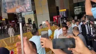 🚨 अभिजीत दीपके दिल्ली एयरपोर्ट से निकले!
📍 कॉकरोच जनता पार्टी (CJP) के संस्थापक अभिजीत दीपके एयरपोर्ट से सीधे जंतर-मंतर की ओर रवाना हुए।
#CockroachJantaParty #AbhijeetDipke #JantarMantar #DelhiUpdate https://t.co/4aumkQEmwE
