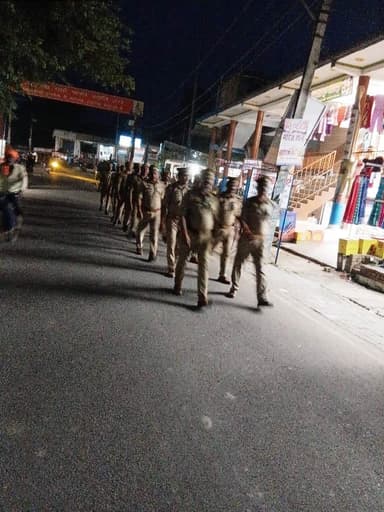 #SP_RBL @Ravi_KumarIPS के निर्देशन में थाना नसीराबाद पुलिस टीम द्वारा थाना क्षेत्र अन्तर्गत शांति एवं कानून व्यवस्था के दृष्टिगत पैदल गश्त की गयी-
@Uppolice
@dgpup
@adgzonelucknow
@Igrangelucknow https://t.co/07RAysQ8jA