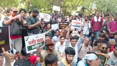 दिल्ली में कॉकरोच जनता पार्टी का प्रदर्शन, धर्मेंद्र प्रधान के इस्तीफा की मांग
#cockrochjantaparty