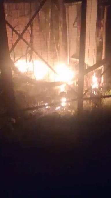 There is a fire in front of Community Centre main gate Sector 49 NOIDA, the wires are still burning, please look into the matter on urgent basis, send some help! @1912PVVNL
@aksharmaBharat
@CMOfficeUP
@dmgbnagar
@PVVNLHQ
@PVVNLNOIDA
@noidafire
@MdPvvnl
@fireserviceup https://t.co/6iWE4Gp07Y