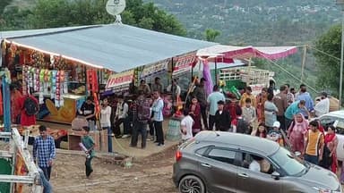 🛕 माँ आदि हिमानी चामुंडा धाम में उमड़ा आस्था का सैलाब, श्रद्धालुओं की भारी भीड़! देखिए काफी श्रद्धालु जाते हुए दर्शन के लिए
#Hashtags:
#AdiHimaniChamunda #ChamundaMata #HimachalNews #DevBhoomiHimachal #Bhakti #MataRani #HimachalPradesh #TempleNews #ReligiousTourism #EkNazarHimachalNews #BreakingNews #ViralVideo #JaiMataDi #NewsUpdate #HimachalDarshan
