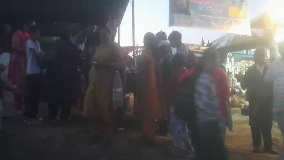 🛕 माँ आदि हिमानी चामुंडा धाम में उमड़ा आस्था का सैलाब, श्रद्धालुओं की भारी भीड़! देखिए काफी श्रद्धालु जाते हुए दर्शन के लिए
#Hashtags:
#AdiHimaniChamunda #ChamundaMata #HimachalNews #DevBhoomiHimachal #Bhakti #MataRani #HimachalPradesh #TempleNews #ReligiousTourism #EkNazarHimachalNews #BreakingNews #ViralVideo #JaiMataDi #NewsUpdate #HimachalDarshan