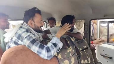 टोरिया मोहल्ला बवाल मामले में 4 आरोपियों को पुलिस ने किया गिरफ्तार, जुलूस के निकालकर जिला अस्पताल में कराई MLC
बुंदेली भौकाल बुलंद छतरपुर न्यूज़ 24bundelkhand bharat news- बुंदेलखंड भारत समाचारसोनू अवस्थी रिपोर्टरबुंदेली भौकाल खबर बुंदेलखंड की।बुंदेलखंड वाले - Bundelkhand WaleBJP Madhya PradeshBundeli Varta बुंदेली वार्ताब्रजेश पटेल छतरपुरआर. डी. प्रजापतिखबरिया दाऊBundelkhand News Network -BNNसोनु निगम शमां
#MPNews #छतरपुर #CrimeNews #NewsUpdate #chhatarpurnews #MadhyaPradeshNews