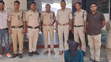 *पिछोर पुलिस ने सुलझाई 'अंधे कत्ल' की गुत्थी, आरोपी रामनिवास लोधी गिरफ्तार*
अपने क्षेत्र की सभी खबरें के लिए डाउनलोड करें शुरू ऐप* (Shuru App) 👇🏻
https://shuru.co.in/dl/z928mp