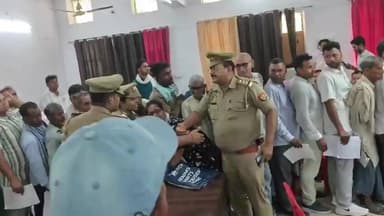 संपूर्ण समाधान दिवस में महिला ने सुनाई आपबीती
बलिया में अधिकारियों के सामने छलका पीड़िता का दर्द
न्याय की गुहार का वीडियो सोशल मीडिया पर चर्चा का विषय बना
✒️ रिपोर्ट स्टेट हेड रोशन लाल श्रीवास्तव एनसीआर
उत्तर प्रदेश के बलिया जनपद में आयोजित संपूर्ण समाधान दिवस के दौरान एक महिला की भावुक फरियाद चर्चा का विषय बन गई। अधिकारियों के समक्ष अपनी समस्या रखते हुए महिला का दर्द छलक पड़ा, जिसका वीडियो और विवरण सोशल मीडिया पर तेजी से प्रसारित हो रहा है। घटना ने एक बार फिर जनसुनवाई कार्यक्रमों की प्रभावशीलता और पीड़ितों को समयबद्ध न्याय दिलाने की व्यवस्था पर सवाल खड़े किए हैं।
अधिकारियों के सामने बयां किया दर्द
प्राप्त जानकारी के अनुसार, संपूर्ण समाधान दिवस में पहुंची महिला ने अपनी समस्या को लेकर अधिकारियों से न्याय की मांग की। महिला का कहना था कि लंबे समय से वह संबंधित विभागों और प्रशासनिक कार्यालयों के चक्कर काट रही है, लेकिन उसकी समस्या का समाधान नहीं हो सका।
जनसुनवाई के दौरान महिला ने अपनी पीड़ा व्यक्त करते हुए प्रशासन से तत्काल हस्तक्षेप की मांग की। मौके पर मौजूद लोगों के अनुसार, महिला की भावुक अपील ने वहां उपस्थित लोगों को भी भावुक कर दिया।
सोशल मीडिया पर वायरल हुआ मामला
महिला की फरियाद से जुड़ा वीडियो और जानकारी सोशल मीडिया प्लेटफॉर्म पर वायरल हो रही है। लोग प्रशासनिक तंत्र की जवाबदेही, शिकायतों के निस्तारण की प्रक्रिया और पीड़ितों को समय पर न्याय मिलने को लेकर अपनी प्रतिक्रियाएं दे रहे हैं।
जनसुनवाई कार्यक्रमों का उद्देश्य आम नागरिकों की समस्याओं का त्वरित समाधान करना होता है, लेकिन जब शिकायतकर्ता बार-बार अपनी समस्या दोहराने को मजबूर हो जाए तो व्यवस्था की कार्यप्रणाली पर प्रश्न उठना स्वाभाविक है।
संपूर्ण समाधान दिवस का उद्देश्य
संपूर्ण समाधान दिवस उत्तर प्रदेश शासन की एक महत्वपूर्ण पहल है, जिसके माध्यम से जिलास्तर और तहसील स्तर पर आम जनता की शिकायतों का त्वरित एवं पारदर्शी निस्तारण सुनिश्चित करने का प्रयास किया जाता है।
विशेषज्ञों का मानना है कि ऐसे आयोजनों की सफलता तभी संभव है जब प्राप्त शिकायतों पर समयबद्ध कार्रवाई हो और शिकायतकर्ता को वास्तविक राहत मिले।
बलिया में संपूर्ण समाधान दिवस के दौरान सामने आया यह मामला प्रशासनिक व्यवस्था के प्रति जनता की अपेक्षाओं और चुनौतियों दोनों को उजागर करता है। अब निगाहें इस बात पर टिकी हैं कि संबंधित अधिकारियों द्वारा महिला की शिकायत पर क्या कार्रवाई की जाती है और उसे न्याय दिलाने के लिए कौन से कदम उठाए जाते हैं।
ND NEWS की अपील
🔹 प्रत्येक शिकायतकर्ता की बात संवेदनशीलता और सम्मान के साथ सुनी जाए।
🔹 जनसुनवाई कार्यक्रमों में प्राप्त शिकायतों का समयबद्ध निस्तारण सुनिश्चित किया जाए।
🔹 पीड़ितों को बार-बार कार्यालयों के चक्कर लगाने की नौबत न आए।
🔹 प्रशासन और विभागीय अधिकारी पारदर्शिता एवं जवाबदेही के साथ कार्य करें।
🔹 आम नागरिक भी शिकायत दर्ज करते समय तथ्यात्मक जानकारी और आवश्यक दस्तावेज प्रस्तुत करें।
🔹 न्याय तभी सार्थक है जब वह समय पर और निष्पक्ष रूप से मिले।
👇👇👇
#NDNews #दैनिकनिष्पक्षधारा #Ballia #BalliaNews #SampoornaSamadhanDiwas #PublicGrievance #JanSunwai #UPGovernment #DistrictAdministration #JusticeForCitizens #NDNewsChannel #UttarPradesh
👇👇
@PMOIndia
@HMOIndia
@mygovindia
@myogiadityanath
@UPGovt
@Uppolice
@dgpup
@balliapolice
@dmballia
@CommissionerAzm
👇👇👇
🟥 ND NEWS | दैनिक निष्पक्ष धारा
मुख्य संपादक / संस्थापक: राजन सिंह हाड़ा
सह-संपादक: शालिनी सिंह भदौरिया
✒️ रिपोर्ट स्टेट हेड रोशन लाल श्रीवास्तव एनसीआर
📍 कार्यालय-3: U158, हीरा स्वीट्स के पास, विकास मार्ग, लक्ष्मी नगर, पूर्वी दिल्ली, पिन कोड – 110092 (NCR)
📍 कार्यालय-2: विधानसभा रोड, बर्लिंगटन चौराहा, लखनऊ – 226001 (UP)
📍 कार्यालय-1: 1/1 अटल बिहारी चौराहा, नियर बर्मा चौराहा, फतेहपुर – 212601 (UP)
📅 दिनांक: 07 जून 2026
📆 दिन: रविवार
📧 Email: ndnewschannel@gmail.com
📞 मोबाइल: 9696119696
👇👇👇
नोट: यह समाचार उपलब्ध प्रारंभिक जानकारी और सार्वजनिक रूप से प्रसारित दावों के आधार पर तैयार किया गया है। मामले के तथ्यों की पुष्टि संबंधित प्रशासनिक जांच एवं आधिकारिक अभिलेखों के आधार पर की जानी शेष है।
