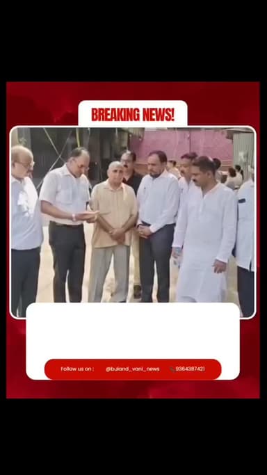 आग के बीच फरिश्ता बने रियाजुद्दीन मंसूरी, गद्दे-रजाइयां बिछाकर बचाईं कई जिंदगियां #वायरल #वीडियो
भीषण आग की घटना के दौरान जब लोग अपनी जान बचाने के लिए इमारतों से कूदने को मजबूर थे, तब रियाजुद्दीन मंसूरी ने साहस और मानवता की ऐसी मिसाल पेश की जिसे लंबे समय तक याद रखा जाएगा। उन्होंने बिना किसी स्वार्थ और नुकसान की परवाह किए अपनी दुकान के गद्दे और रजाइयां सड़क पर बिछा दीं, जिससे ऊंचाई से कूद रहे लोगों को सुरक्षित सहारा मिल सका। उनकी सूझबूझ और बहादुरी से कई लोगों की जान बच गई। इस नेक काम के लिए रियाजुद्दीन को 1 लाख रुपये का इनाम देकर सम्मानित किया गया। पूरे इलाके में उनकी मानवता और जज्बे की सराहना हो रही है, और लोग उन्हें सच्चा हीरो बता रहे हैं।