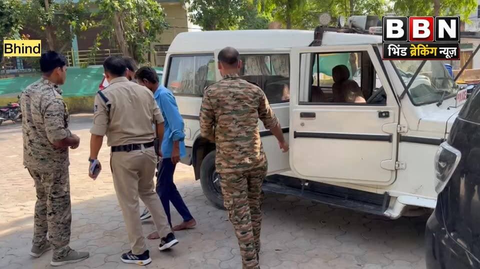 #BHINDBreakingNews भिंड:#फायरिंग कर हत्या के प्रयास करने वाले पिता-पुत्र गिरफ्तार, 24 घंटे में पुलिस ने किया खुलासा