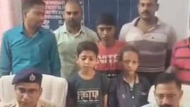 काशनगर थाना क्षेत्र से लापता तीन छात्रों को सहरसा पुलिस ने महज 48 घंटे के भीतर मानसी रेलवे स्टेशन से सकुशल बरामद कर लिया। पुलिस की त्वरित कार्रवाई और बेहतर टीमवर्क की लोगों ने सराहना की। बच्चों के सुरक्षित मिलने पर परिजनों ने राहत की सांस लेते हुए पुलिस प्रशासन का आभार जताया।
