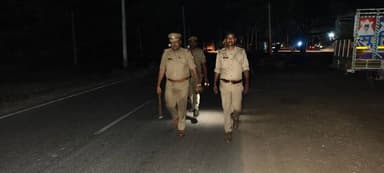 जनपद में शांति एवं कानून व्यवस्था को सुदृढ़ बनाए रखने हेतु #SP_कौशाम्बी के निर्देशन में थाना महेवा घाट पुलिस टीम द्वारा भीड़भाड़ एवं मिश्रित आबादी वाले क्षेत्र में पैदल गस्त की गई तथा आमजनमानस को भयमुक्त माहौल के लिए आश्वस्त किया गया। #UPPolice #kaushambipolice https://t.co/SYy8TIRhPY