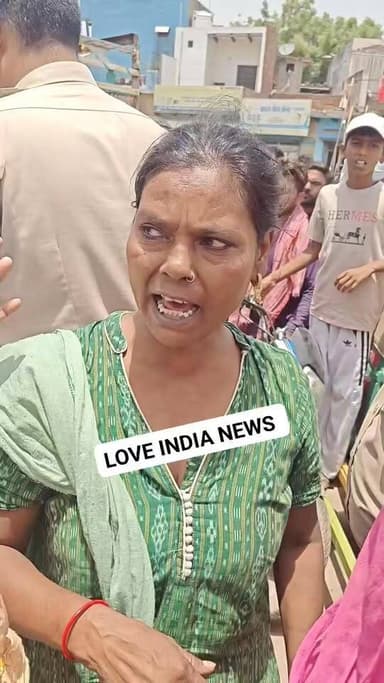 फरीदाबाद नेहरू कॉलोनी 3 नंबर टेंट लगा कर विरोध प्रदर्शन करना चाहते है नेहरू कालोनी के लोग एसीपी और महिलाओं की तीखी बहस
#loveindianews #trending #nonfollowers #Congress #faridabad #viralpost #haryana #police