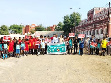 विश्व साइकिल दिवस के अवसर पर जिला प्रशासन एवं खेल एवं युवा कल्याण विभाग द्वारा रविवार को खैरागढ़ नगर में भव्य साइकिल रैली का आयोजन किया गया। आयोजन का उद्देश्य नागरिकों को स्वस्थ जीवनशैली अपनाने, पर्यावरण संरक्षण के प्रति जागरूक करने तथा नशामुक्त समाज के निर्माण का संदेश देना था। रैली में बड़ी संख्या में युवाओं, खिलाड़ियों, स्काउट-गाइड सदस्यों, समाजसेवियों, जनप्रतिनिधियों एवं आम नागरिकों ने उत्साहपूर्वक भाग लिया।
#kcgdistrict
#kcgdistt
#worldcyclingday