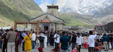*🔱 बाबा केदार के दर पर उमड़ा आस्था का सैलाब
विश्व प्रसिद्ध **केदारनाथ धाम** में श्रद्धालुओं की रिकॉर्ड भीड़ देखने को मिल रही है। बाबा केदार के दर्शन के लिए देशभर से भक्त बड़ी संख्या में पहुंच रहे हैं।
🙏 अब तक 11,41,816 श्रद्धालु कर चुके हैं बाबा केदार के दर्शन।
हर-हर महादेव के जयघोष से गूंज रही केदारपुरी में सुबह से लेकर शाम तक भक्तों की लंबी कतारें लगी हैं। श्रद्धालुओं का उत्साह और आस्था इस बार नए रिकॉर्ड बना रही है।
#Kedarnath #KedarnathYatra2026 #BabaKedar #HarHarMahadev #Uttarakhand #CharDhamYatra #KedarnathDham #Devbhoomi #ShivBhakti #Rudraprayag #Mahadev 🚩🙏🔱
