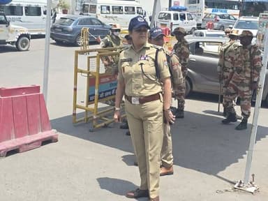 धूप में जवान, सड़क पर कप्तान: एसएसपी श्वेता चौबे ने संभाली ट्रैफिक व्यवस्था की कमान...see more