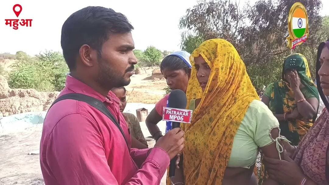 #morena_news महुआ गांव में लगी आग