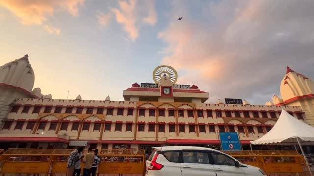 “सुकून चाहिए तो काशी आओ”❤️😍
Follow for more @iujjwalmishraa
#reels #kashi #banaras #varanasi #ghatsofvaranasi