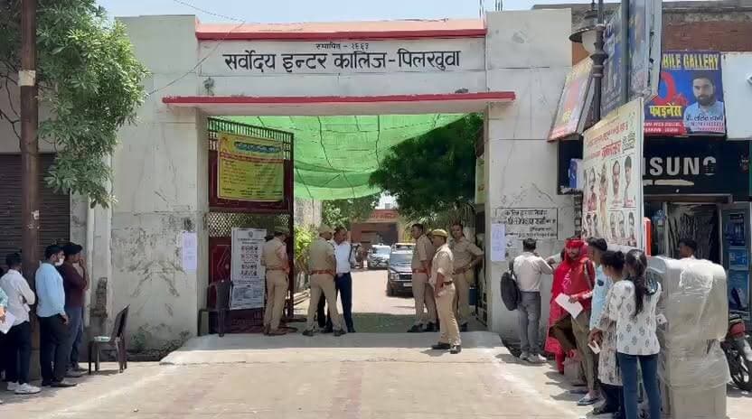 #हापुड़ में पुलिस परीक्षा भर्ती में पकड़ा गया मुन्ना भाई
अंडरवियर में फोन छुपा कर लेकर गया था
#BreakingNews
#LatestNews
#todaynews
#KhabarExpert