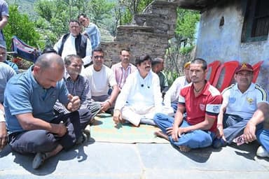 दिल्ली के होटल में कुक केशव नेगी के गांव पहुँचे कांग्रेस के प्रदेश अध्यक्ष गणेश गोदियाल। कहा सरकार व...see more