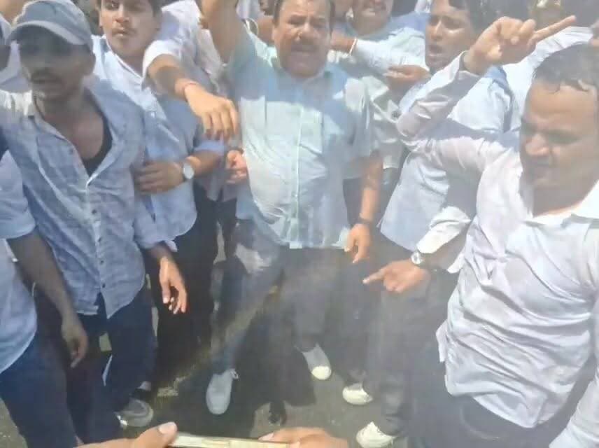 NEET पेपर लीक को लेकर NSUI का सचिवालय घेराव, पुलिस द्वारा चलाई गई वाटर कैनन।
#dehradunnews #UttarakhandNews #RahulGandhi #uttarakhandcongress #nsuiprotest #nsuidehradun