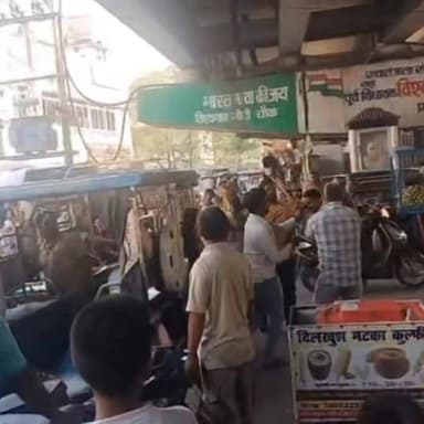 🎥 पूरी Video देखें और अपनी राय कमेंट में बताएं
🚦वार्ड नंबर 10 की वार्ड पार्षद पिंकी जैन ने राजगढ़िया रोड चौराहे पर जाम से मुक्ति और स्थायी ट्रैफिक पुलिस की तैनाती की मांग की है।
#Koderma #JhumriTilaiya #RajgarhiaRoad #TrafficJam #KodermaNews #BreakingNews #LocalNews #TempoStand #TotoStand #TrafficPolice #JharkhandNews #ViralNews #PublicIssue #KodermaUpdates #TrendingNow #ViralVideo #NewsUpdate #Jharkhand #CityTraffic #GroundReport