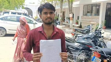 घर बनाने पर दबंगों का कब्जा! शिकायतों के बावजूद कार्रवाई शून्य, पीड़ित दर-दर भटकने को मजबूर
उरई (जालौन)
जिले के कदौरा थाना क्षेत्र के ग्राम उदनपुर में दबंगई का एक सनसनीखेज मामला सामने आया है, जहां एक व्यक्ति को अपने ही पुश्तैनी मकान का निर्माण कराने से रोका जा रहा है।
पीड़ित महिपाल पुत्र मोहनलाल का आरोप है कि उसके पास वैध घरौनी होने के बावजूद गांव के ही अखिलेश, अनिल पुत्र कालीचरन व रजनी पुत्री कालीचरन जबरन जमीन पर कब्जा जताते हुए निर्माण कार्य में बाधा डाल रहे हैं।
इतना ही नहीं, आरोपियों द्वारा पीड़ित को झूठे मुकदमे में फंसाने और मारपीट की धमकी भी दी जा रही है।
पीड़ित ने 23 मई 2026 को उपजिलाधिकारी कालपी को लिखित शिकायत दी थी।
थाना पुलिस मौके पर पहुंची और दबंगों को चेतावनी भी दी, लेकिन पुलिस के जाते ही फिर वही दबंगई शुरू हो गई।
कई बार समाधान दिवस, थाना और एसडीएम कार्यालय के चक्कर लगाने के बावजूद पीड़ित को सिर्फ आश्वासन ही मिला।
अब हालात ऐसे हैं कि महिपाल अपने ही घर का निर्माण कराने के लिए प्रशासन की चौखट पर बार-बार भटकने को मजबूर है।
स्थानीय लोगों का कहना है कि अगर जल्द सख्त कार्रवाई नहीं हुई तो यह मामला बड़ा विवाद बन सकता है।
अब बड़ा सवाल –
क्या प्रशासन समय रहते दबंगों पर कार्रवाई करेगा या पीड़ित यूं ही न्याय के लिए भटकता रहेगा?
#BreakingNews #Jalaun #Urai #Kadaura #UttarPradesh #CrimeNews #LandDispute #Encroachment #Dabangai #PoliceFailure #JusticeDelayed #GroundReport #SonuMaharaj
#DMJalaun @/#SPJalaun #UPPolice #IGJhansiRange #ADGKanpurZone #CMOfficeUP #UPGovt #SDMKalpi
#TehsildarKalpi