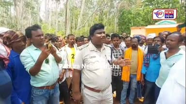 #SLUG_କ୍ଷତିପୂରଣ_ଦାବିରେ_ରେଞ୍ଜ_କାର୍ଯ୍ୟଳୟ_ଘେରାଉ
ଗତ ୧୫ତାରିଖ ଦିନ ବସନ୍ତପୁର ଗ୍ରାମର ସାଧୁଚରଣ ନାୟକ ଜଙ୍ଗଲ କୁ ଛେଳି ପାଇଁ ଡାଳ ସଂଗ୍ରହ କରିବାକୁ ଯାଇ ଆଉ ଘରକୁ ଫେରିନଥିଲେ, ଘର ଲୋକ ଖୋଜା ଖୋଜି ପରେ ଜଙ୍ଗଲ ରେ ଗୋଡ଼ ଦୁଇଟି ପଡିଥିବା ଏବଂ ପାଖରେ ଲୁଙ୍ଗି ପଡିଥିବା ଦେଖି ଜାଣିପାରିଲେ, ବାଘ ଖାଇଯାଇଛି, ଗ୍ରାମବାସୀ ତୁରନ୍ତ ବନ ବିଭାଗ କୁ ଜଣାଇଥିଲେ, ସେଇ ଘଟଣା ନେଇ ଆଜି ପର୍ଯ୍ୟନ୍ତ କ୍ଷତି ପୂରଣ ପାଇନଥିବାରୁ, ଦୁଧିଆଣି ରେଞ୍ଜ କାର୍ଯ୍ୟାଳୟ ଘରିଥିଲେ, ଖବର ପାଇ କରଞ୍ଜିଆ ଡିଫଓ ଅଜୟ କୁମାର ସାହୁ ପହଂଚି ଲୋକଙ୍କୁ ବୁଝାଇ କହିଥିଲେ କ୍ଷତିପୂରଣ ବାବଦରେ ୧୦ଲକ୍ଷ୍ୟ ଟଙ୍କା ମିଳିବ ମର୍ତ୍ୟୁ ସାଟିଫିକେଟ ମିଳିବା ପରେ, ଖୁବ ଶୀଘ୍ର ମିଳିବ ବୋଲି ପ୍ରତିଶୃତି ଦେବା ପରେ ଆନ୍ଦୋଳନ ରୁ ଓହରିଥିଲେ ଗ୍ରାମବାସି।
,#latastnews #breakingnews #mayurbhanj #jasipur