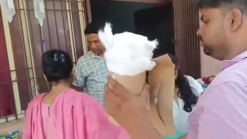 वीडियो बक्सर जिला में अनुमंडल अस्पताल डुमरांव का है
बच्चे का ईलाज गेट के बाहर चल रहा है! #challengeviralpostreeltranding #CJPProtest #reelsviralシ #pageviralシ゚ #followerseveryone #viralreelsシ #challengechallengetodayaaa #viralvideoreelsfb #viralreels #fbreels #dollar #follower #followmeonfacebook #followersreels #followforfollowback #follow #shorts #shoplocal #shopping #shortsvideos #shortsreels #reelschallenge #reelsvideo #realestateagent #reelsviral #realtor #reelsfb #reels #facebookreelsviral