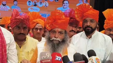 मोदी के कुछ मंत्रियों को आखिर क्यों बनाया निशाना?
करणी सेना के राष्ट्रीय अध्यक्ष के बयान ने मचा दिया सियासी तूफान!
मीडिया से कही ऐसी बात कि समर्थक भी चौंक गए...
बयान के बाद सोशल मीडिया पर छिड़ी जबरदस्त बहस!
क्या यह सिर्फ बयान है या किसी बड़े राजनीतिक खेल की शुरुआत?
👇 वीडियो देखें और अपनी राय कमेंट में बताएं...
#BreakingNews #KarniSena #ViralVideo #PoliticalNews #Trending #Modi #UPNews #GanvKaSafarnama