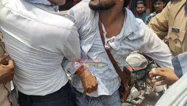 ब्रेकिंग देवरिया
▶️ रोडवेज परिचालक और ट्रैफिक पुलिसकर्मी में जमकर हाथापाई
▶️ झड़प का वीडियो सोशल मीडिया पर वायरल
▶️ सड़क पर गाड़ी खड़ी करने को लेकर बताया जा रहा है विवाद
▶️ रोडवेज कर्मियों ने बसें खड़ी कर सड़क किया जाम
▶️ जाम के चलते घंटों यातायात रहा प्रभावित
▶️ मौके पर पुलिस ने पहुँच कर खुलवाया जाम
▶️ मामले की जांच-पड़ताल में जुटा प्रशासन
▶️ सदर कोतवाली क्षेत्र के सिविल लाइन रोडवेज के पास की घटना