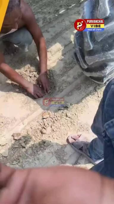 खेत की मिट्टी में मिला इतिहास का खजाना! खनन के दौरान निकले प्राचीन चांदी के सिक्के, इलाके में सनसनी
#कुशीनगर #kushinagar